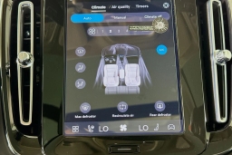 Volvo XC40 Plus B5 AWD 2026