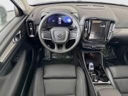 Volvo XC40 Plus B5 AWD 2026