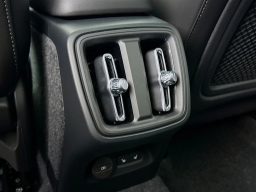 Volvo XC40 Plus B5 AWD 2026