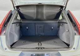 Volvo XC40 Plus B5 AWD 2026