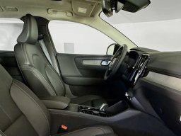Volvo XC40 Plus B5 AWD 2026