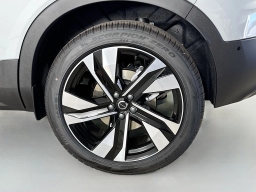 Volvo XC40 Plus B5 AWD 2026