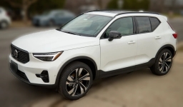 Volvo XC40 Plus B5 AWD 2026