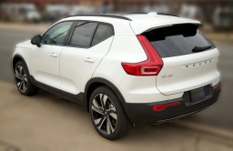 Volvo XC40 Plus B5 AWD 2026