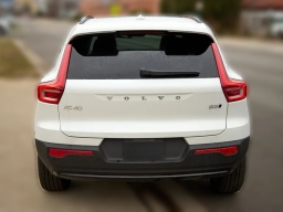 Volvo XC40 Plus B5 AWD 2026