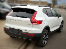 Volvo XC40 Plus B5 AWD 2026