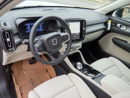 Volvo XC40 Plus B5 AWD 2026