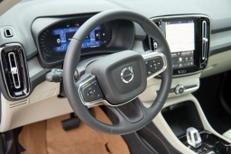 Volvo XC40 Plus B5 AWD 2026