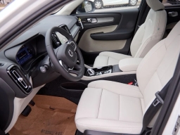 Volvo XC40 Plus B5 AWD 2026