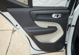 Volvo XC40 Plus B5 AWD 2026
