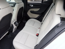 Volvo XC40 Plus B5 AWD 2026