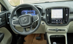 Volvo XC40 Plus B5 AWD 2026