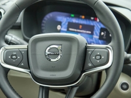 Volvo XC40 Plus B5 AWD 2026