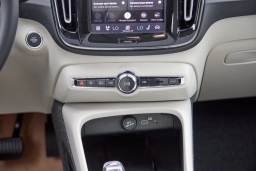 Volvo XC40 Plus B5 AWD 2026