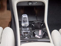 Volvo XC40 Plus B5 AWD 2026