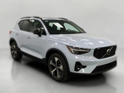 Volvo XC40 Plus B5 AWD 2026