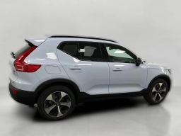 Volvo XC40 Plus B5 AWD 2026