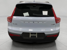 Volvo XC40 Plus B5 AWD 2026