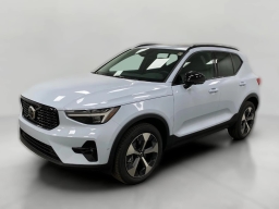 Volvo XC40 Plus B5 AWD 2026