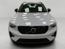 Volvo XC40 Plus B5 AWD 2026