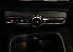Volvo XC40 Plus B5 AWD 2026