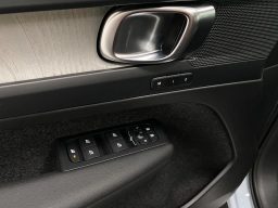 Volvo XC40 Plus B5 AWD 2026