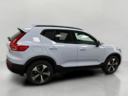 Volvo XC40 Plus B5 AWD 2026