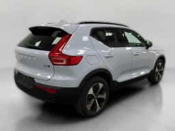 Volvo XC40 Plus B5 AWD 2026