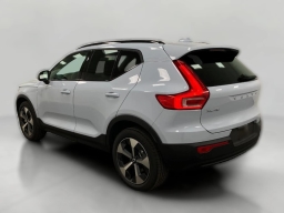 Volvo XC40 Plus B5 AWD 2026