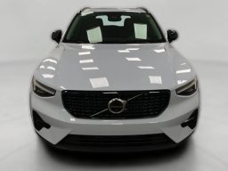 Volvo XC40 Plus B5 AWD 2026