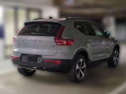 Volvo XC40 Plus B5 AWD 2026