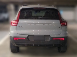 Volvo XC40 Plus B5 AWD 2026