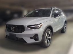 Volvo XC40 Plus B5 AWD 2026