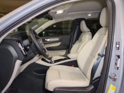 Volvo XC40 Plus B5 AWD 2026