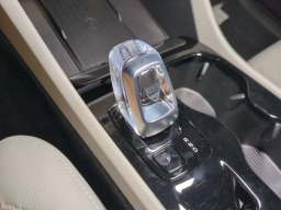 Volvo XC40 Plus B5 AWD 2026