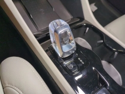 Volvo XC40 Plus B5 AWD 2026