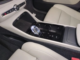 Volvo XC40 Plus B5 AWD 2026