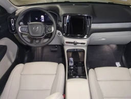 Volvo XC40 Plus B5 AWD 2026