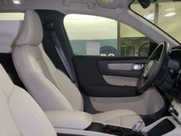 Volvo XC40 Plus B5 AWD 2026