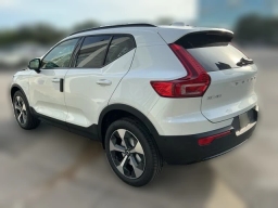 Volvo XC40 Plus B5 AWD 2026