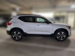Volvo XC40 Plus B5 AWD 2026