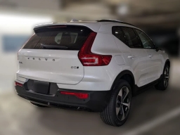 Volvo XC40 Plus B5 AWD 2026