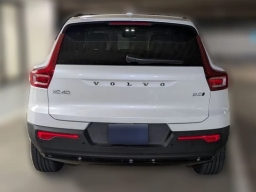 Volvo XC40 Plus B5 AWD 2026