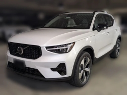Volvo XC40 Plus B5 AWD 2026