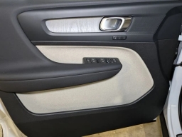 Volvo XC40 Plus B5 AWD 2026