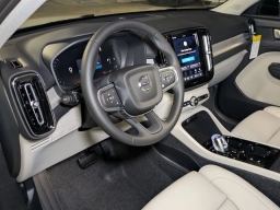 Volvo XC40 Plus B5 AWD 2026