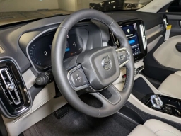 Volvo XC40 Plus B5 AWD 2026