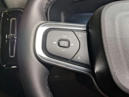 Volvo XC40 Plus B5 AWD 2026