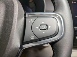 Volvo XC40 Plus B5 AWD 2026