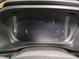 Volvo XC40 Plus B5 AWD 2026